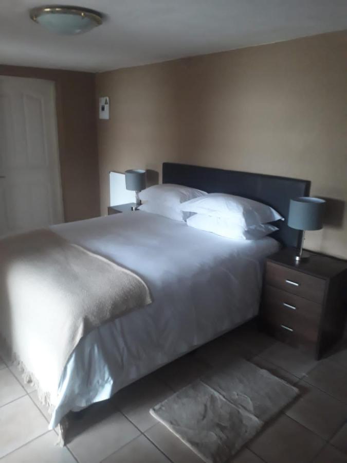 Marina Views Guesthouse Hartbeespoort Luaran gambar
