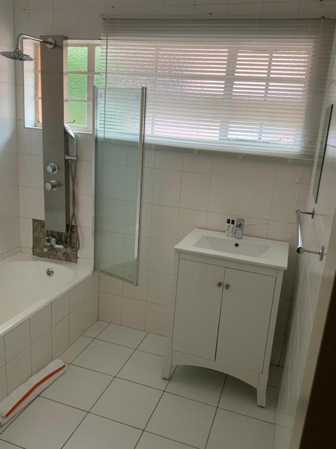Marina Views Guesthouse Hartbeespoort Luaran gambar